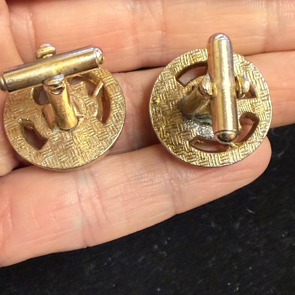 Vintage‎ Gold Tone Marlin Swordfish Nautical Waves Round Cufflinks Mens Jewelry